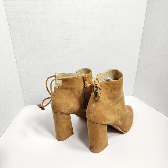 Stuart Weitzman  - Picture 15 of 17